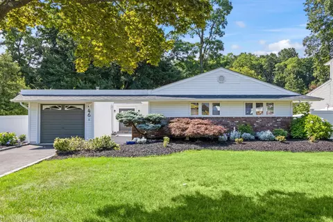 46 Knight Ln, Kings Park, NY 11754