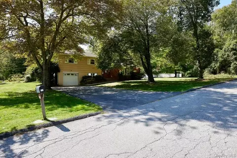 55 Pigott Rd, Mahopac, NY 10541