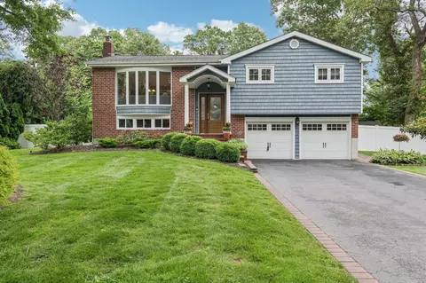 24 Richlee Dr, East Northport, NY 11731