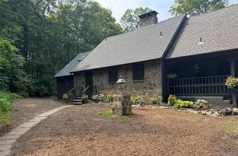345 Metzger Rd, Red Hook, NY 12571