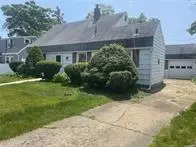 50 Cliff Ln, Levittown, NY 11756