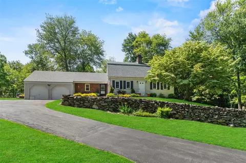 325 Diddell Rd, Poughkeepsie, NY 12603