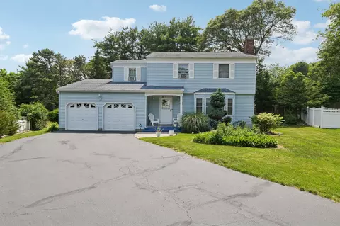 19 Sherwood Ct, Lake Ronkonkoma, NY 11779