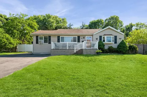 43 Neptune Ave, Brookhaven, NY 11772