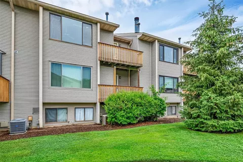 31 Vista Dr, Clarkstown, NY 10954