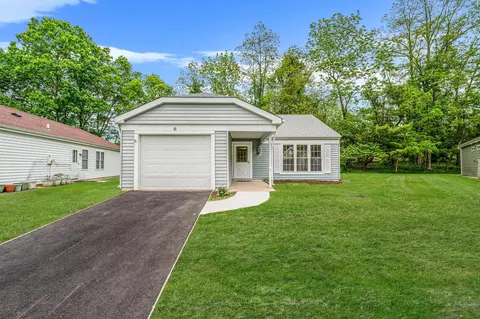 6 Lamont Ct, Ridge, NY 11961