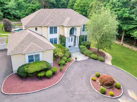 29 Brian Ct, Carmel, NY 10512
