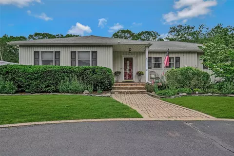 451 Sayville Blvd, Sayville, NY 11782