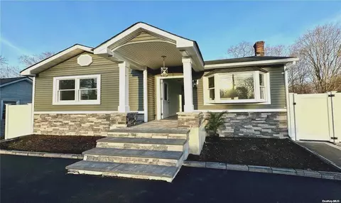 73 S Evergreen Dr, Selden, NY 11784