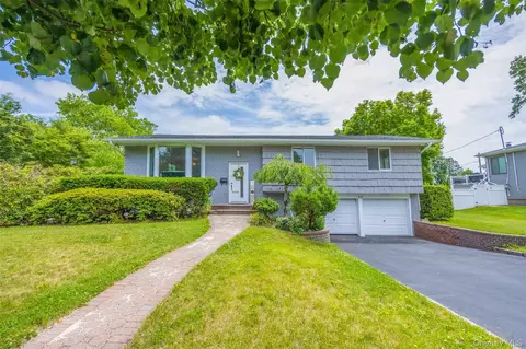 43 Saratoga Dr, Jericho, NY 11753