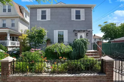 212 Beach 118th St, New York, NY 11694