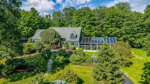 34 Reservoir Ct, Carmel, NY 10512