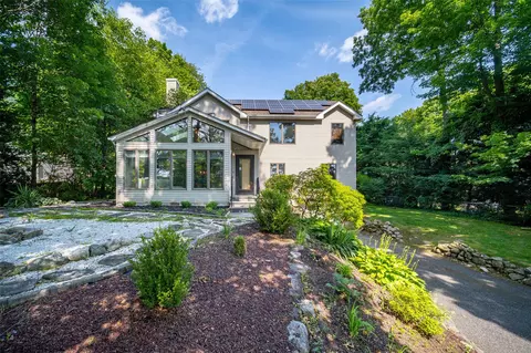 2210 Mohansic Ave, Yorktown, NY 10598