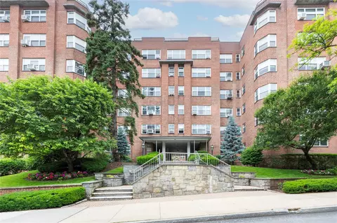 235 Garth Rd #B-3E, Scarsdale, NY 10583