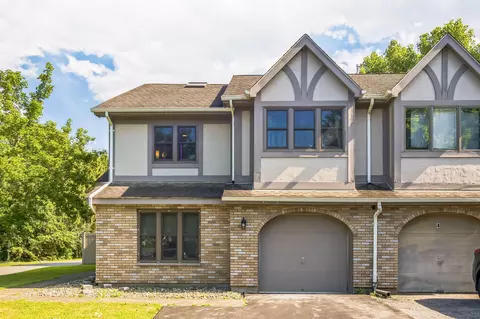 2 Cambridge Ct, Lloyd, NY 12528