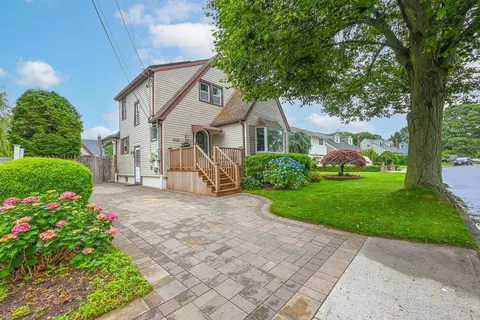 3853 Lincoln St, Seaford, NY 11783