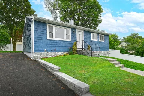 6 Ralph Young Ave, Glen Cove, NY 11542