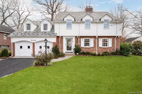 38 Mason Dr, North Hempstead, NY 11030