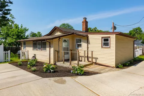 29 Grant Ave # A, Brentwood, NY 11717