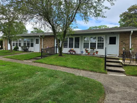 311 Woodbridge Dr #311-C, Ridge, NY 11961
