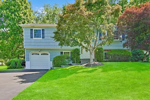 10 Amory Dr, Clarkstown, NY 10989