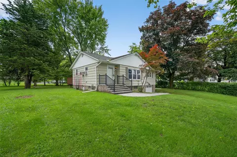 14 Provost Dr, New Windsor, NY 12553
