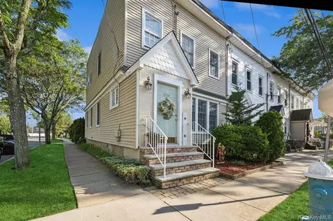 1114 1st Ave, North Hempstead, NY 11040