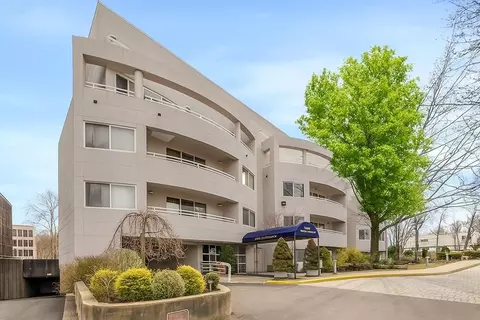 100 Cuttermill Rd #3E, North Hempstead, NY 11021