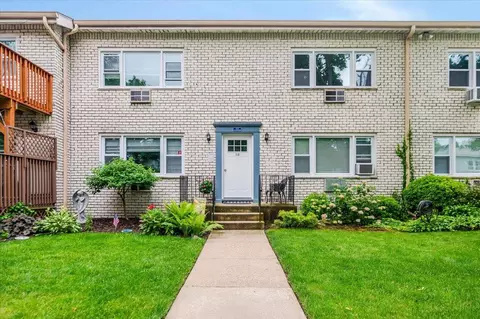 112 Cardinal Ln #2B, Islip, NY 11751