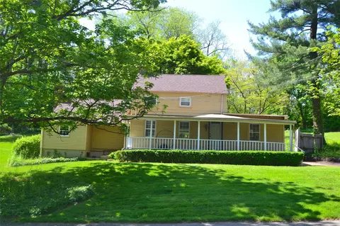 327 W Neck Rd, Huntington, NY 11743