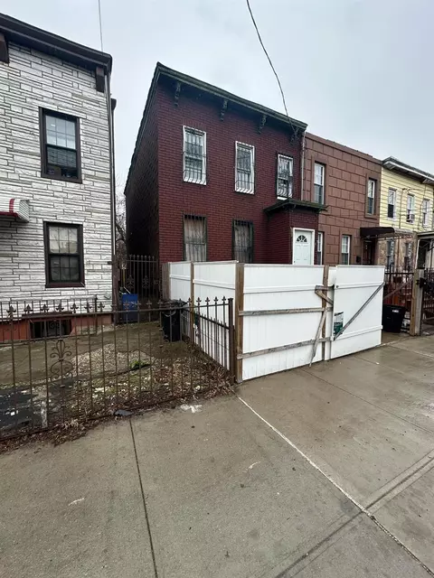 303 Hendrix St, Brooklyn, NY 11207