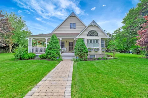 600 Shipyard Ln, East Marion, NY 11939