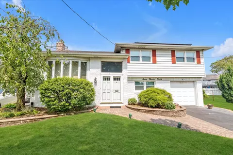 790 Adams St, Baldwin, NY 11510
