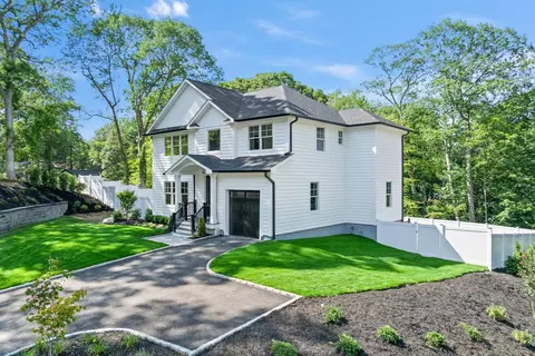 30 Middleville Rd, Northport, NY 11768