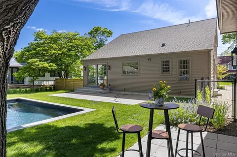 130 Sunset Ln, Southold, NY 11971