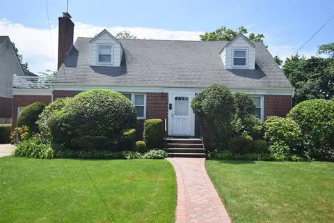15 Rhame Ave, East Rockaway, NY 11518