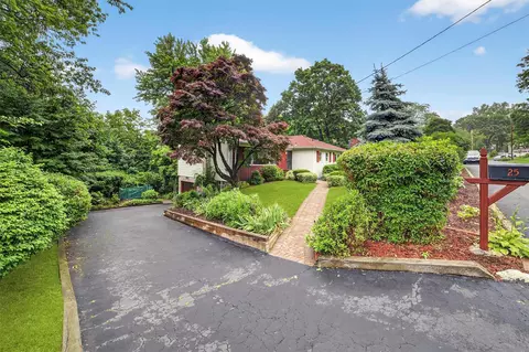 25 Tappan Ter, Briarcliff Manor, NY 10510