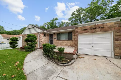729 Janos Ln, West Hempstead, NY 11552