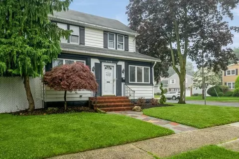 2348 Centre Ave, Bellmore, NY 11710