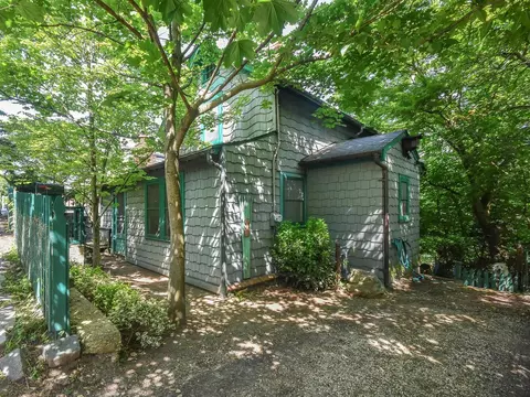 180 Brown St, Sea Cliff, NY 11579