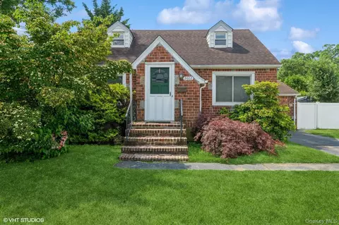 2602 Beltagh Ave, Bellmore, NY 11710