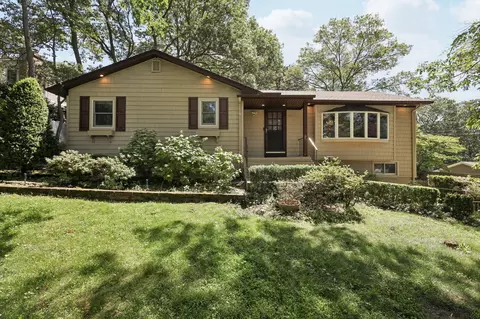 65 Winston Dr, Smithtown, NY 11787