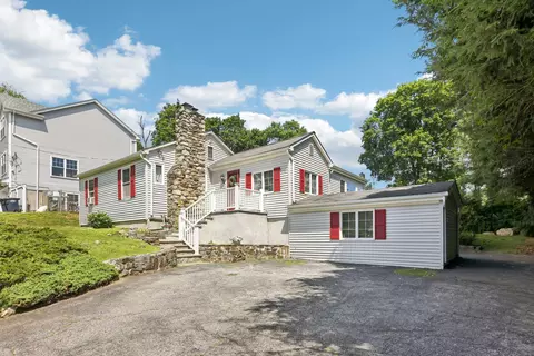 4 Orange Dr, Mahopac, NY 10541