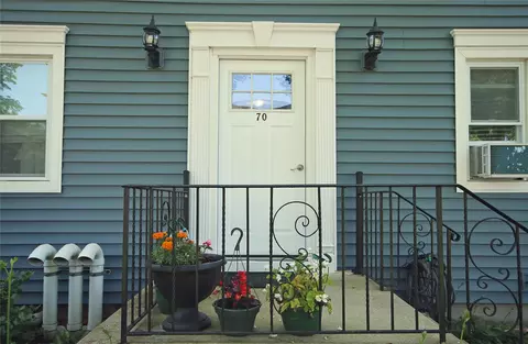 70 Finch Ln #1A, Islip, NY 11751