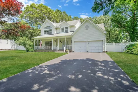 141 Norwalk Ave, Medford, NY 11763