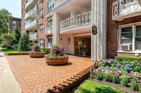 69-10 108th St #1N, Forest Hills, NY 11375
