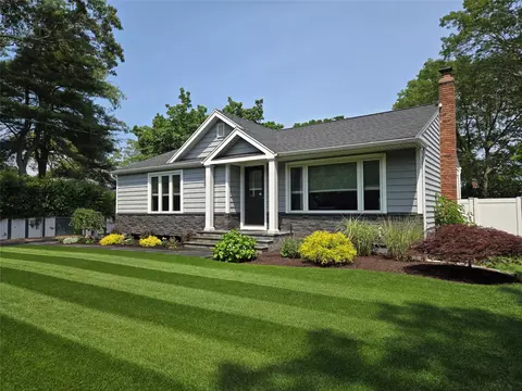613 Blue Point Rd, Holtsville, NY 11742