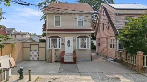 11416 James Ct, Jamaica, NY 11434