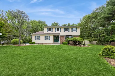 19 Christie Dr, Clarkstown, NY 10956
