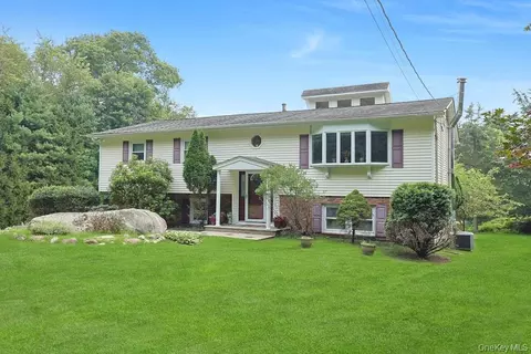 15 Augur Rd, Ramapo, NY 10901